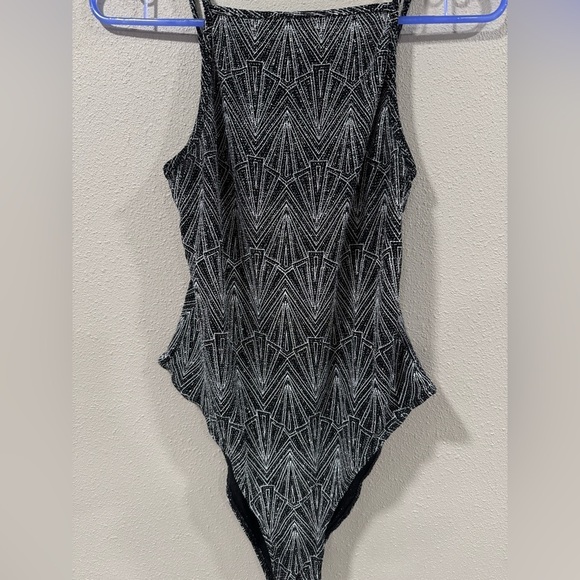2/$15 H&M Bodysuit - Picture 3 of 6